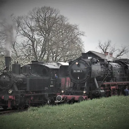Zur Eisenbahn